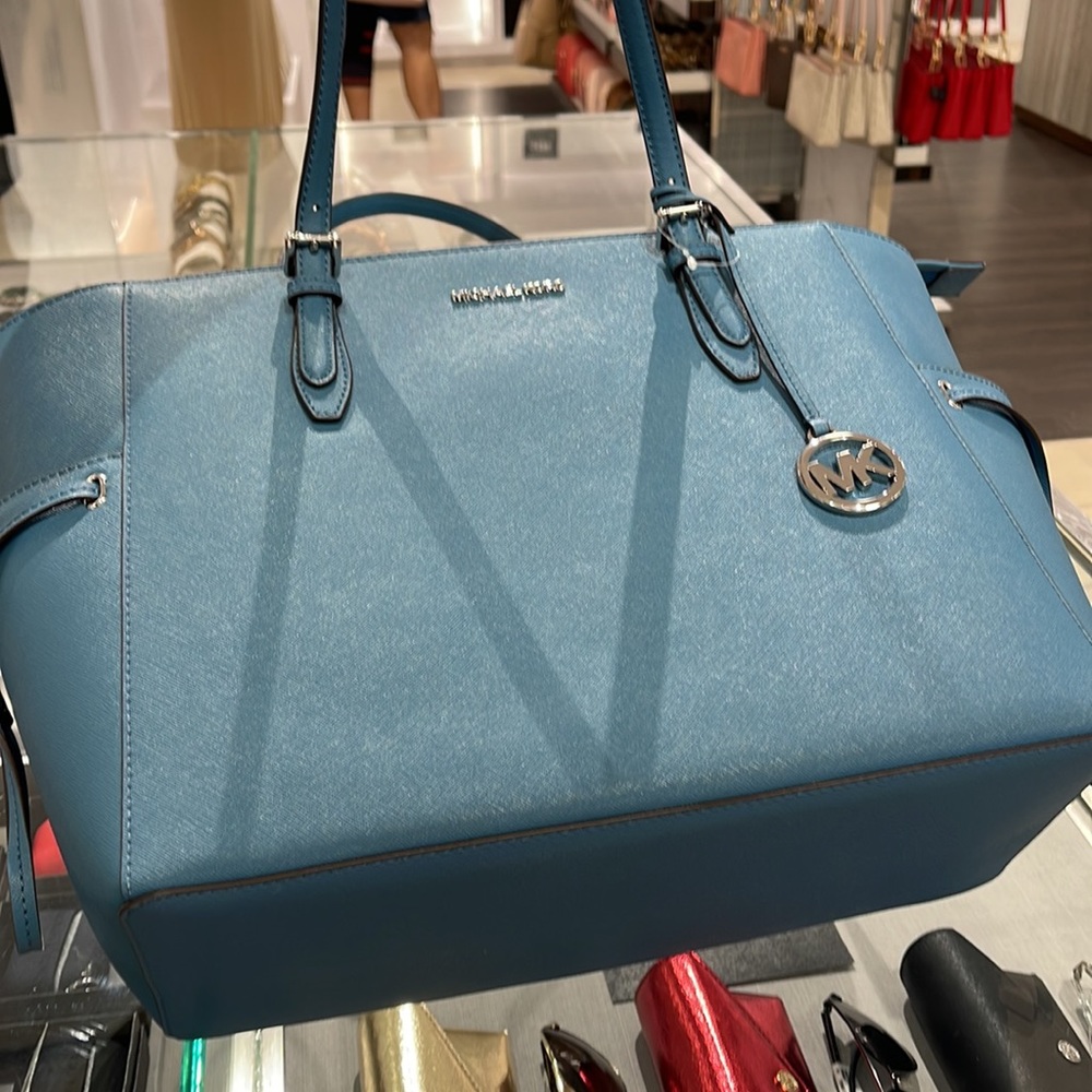 Michael Kors Gilly Large Drawstring Travel Leather Top Zip Tote
 Color: TEAL
NWT - Picture 8 of 16